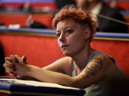 "Quando si scuserà?". La grillina cacciata per 20 euro inchioda Di Maio