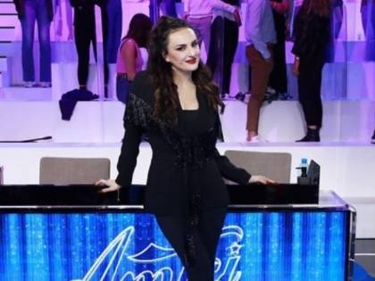 Arisa in topless: "Basta vergogne, mi voglio celebrare"