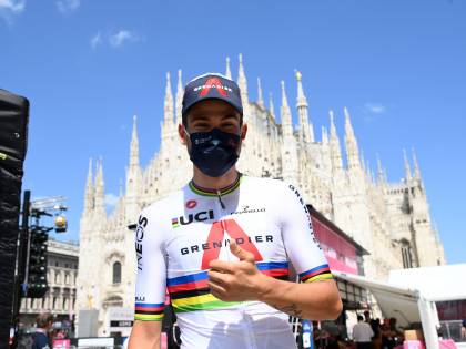 Ganna batte il tempo dall'inizio alla fine. In Duomo più forte anche di una foratura