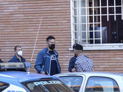 Per i soldi della droga litiga con il padre: lo uccide a coltellate