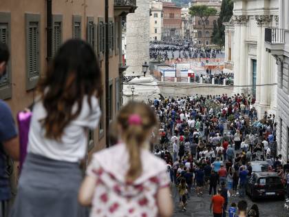 Mare, città d'arte e outlet. La prima festa "fuori casa"