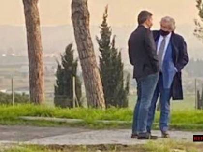 Il linciaggio dell'agente segreto cacciato per l'incontro con Renzi