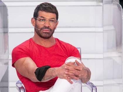 "Hai esagerato....". Gianni Sperti "massacrato" sui social