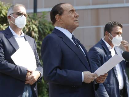 Allarme di Berlusconi. "La Cina un pericolo per la nostra sicurezza"