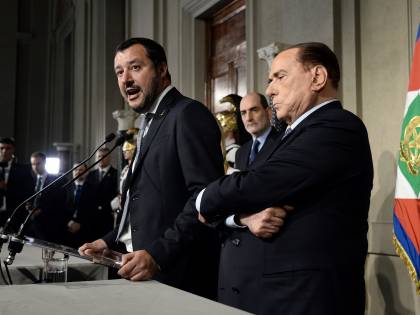 Il Cav: sì al partito unico. E registra due marchi. Ma Salvini adesso frena