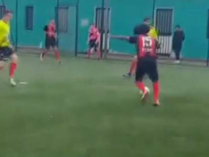"Il colore della mia pelle...". Calciatore 20enne suicida