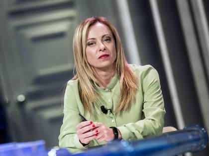 Meloni: "Draghi non resta fino al 2023. Federazione? Non è contro di me. Sì al Cav al Colle"
