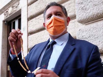 Toti si ritrova abbandonato da tutti