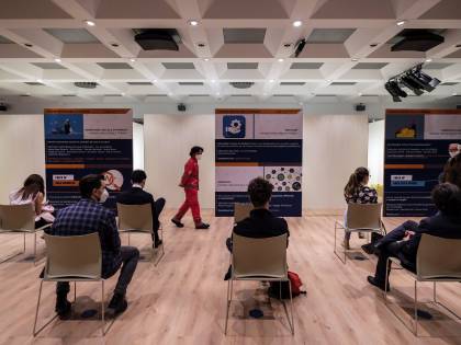 Più vaccini e tracciamento: così si batte la variante Delta