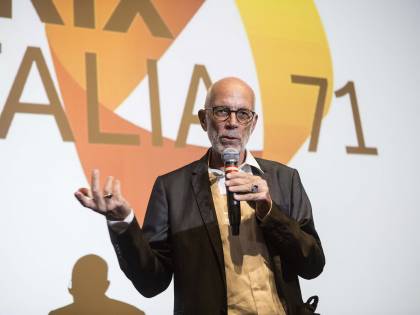 La sfida di Salvatores: una comicità da teatro per tornare al cinema
