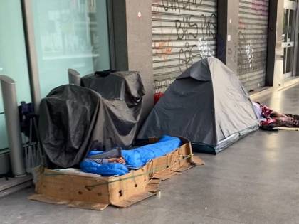 Degrado in stazione: la Centrale dormitorio a cielo aperto