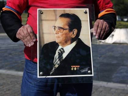 Lo sfregio dell’Italia: ancora celebra l’eroe comunista