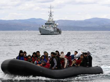 L'autocritica dell'Europa. "Frontex è uno spreco. Non ferma i clandestini"