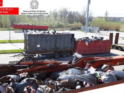 Scarti tessili smaltiti nei capannoni di mezza Italia. A capo della banda ex consigliere comunale