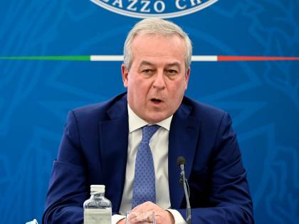 Ecco la satira del giorno. Astrazeneca ai giovani: nuova strategia