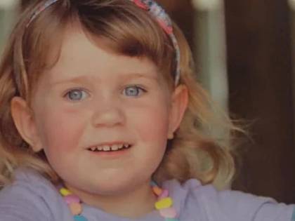 Tragedia al parco giochi: bambina muore schiacciata dal padre