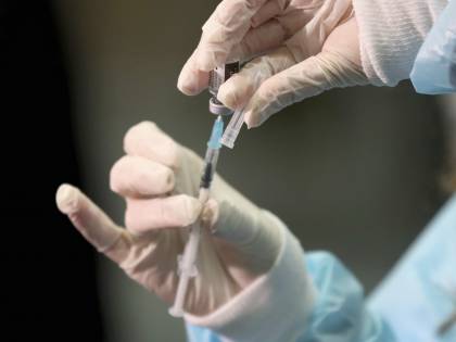 Sono 81 i casi lombardi della variante Delta. "Ma il vaccino funziona"