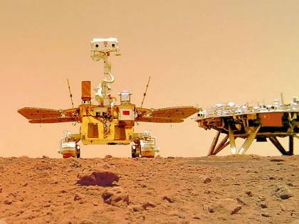 Il rover cinese e il primo selfie. Da Marte sfida agli Usa