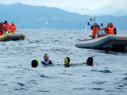 Pescatore prima inghiottito e poi sputato da una balena