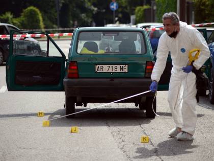 Lite di coppia in auto. Lei accoltella il marito: fermata per omicidio