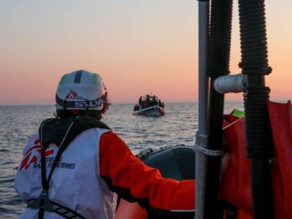 1215 migranti in un giorno. E Msf vuol portarcene altri 410