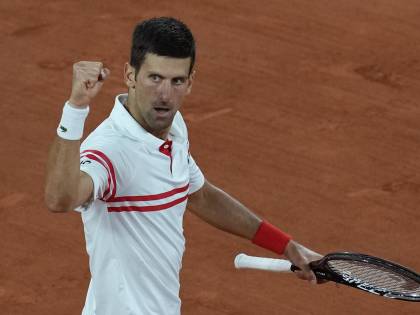 Djokovic-Tsitsipas, finale al Roland Garros. Krejcikova regina delle donne