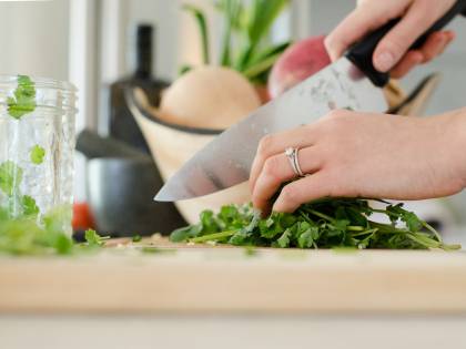 Dieta vegana per i senior: vantaggi, benefici e rischi