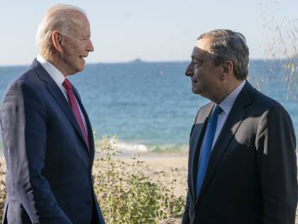 Draghi seppellisce l'epoca Trump. "Alleanza Atlantica mai così forte"
