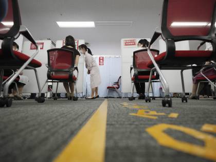 "Solo in condizioni disperate". Lo studio che frena sul mix di vaccini