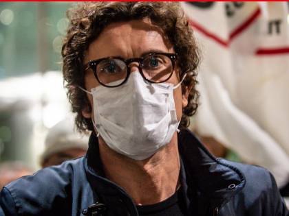 Ecco la satira del giorno. Gli effetti del vaccino a Toninelli