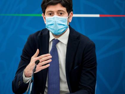 Ecco la satira del giorno. Perché Speranza non si vaccina?