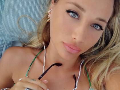 Gigi D'Alessio beccato con la nuova fiamma: "Ha 26 anni meno di lui"