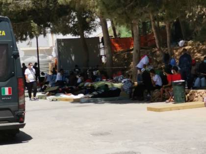"Com'è la situazione...?". Perché Lampedusa ora ha paura