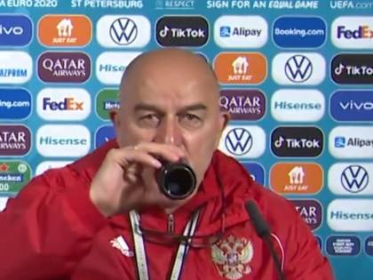 Sfida totale a Cristiano Ronaldo: il gesto del ct russo
