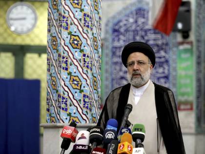 Gli ultra conservatori si prendono l'Iran: Raisi verso il trionfo