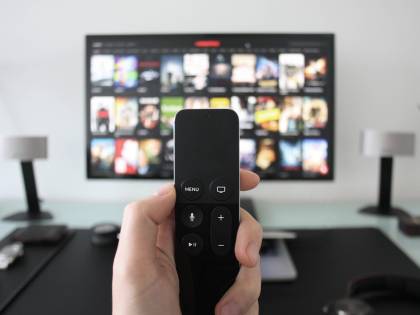 Ultima follia Ue: boicotta le serie tv inglesi