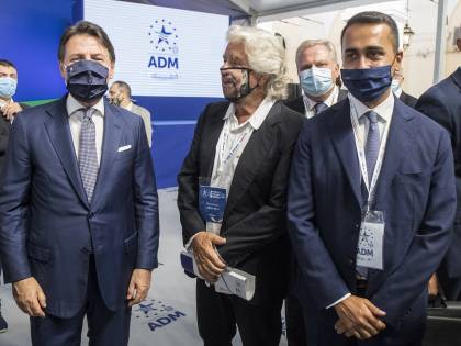Duello finale: Conte imbavaglia Grillo