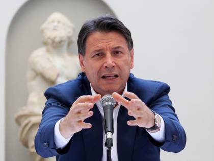 Conte adesso minaccia: "Fiducia da Beppe o me ne vado..."