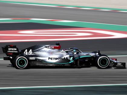 Formula Uno, giallo sul volante della Mercedes: "Sistema conforme alle normative"