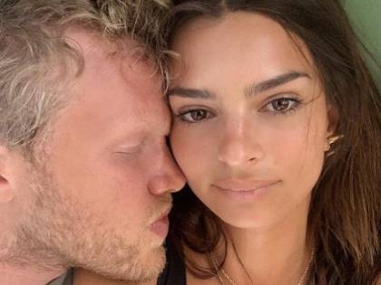Emily Ratajkowski celebra il secondo anno di nozze