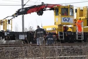 Al via le operazioni di rimozione del Frecciarossa deragliato