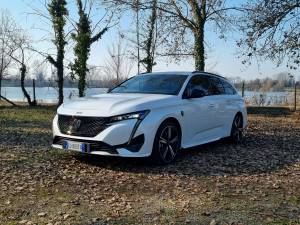 Peugeot 308 SW, guarda le foto