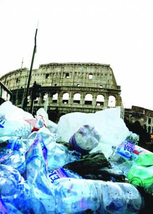 Lepri, cinghiali e leopardi colti al culmine del loro splendore tra umorismo, citazioni colte e «mal d’Africa» La vanità ha colpito gli animali Al Vittoriano la singolare esposizione «La natura di profilo» con i ritratti di Alexandra Clark