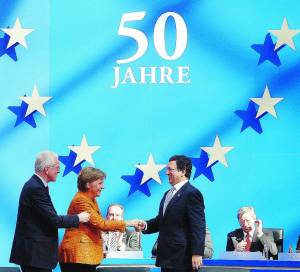 La Merkel: 6 mesi per la nuova Costituzione Ue