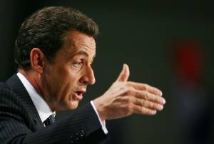 Tutti contro Sarkozy, ma la Francia è con lui