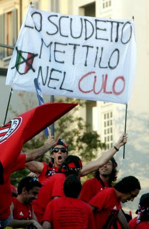 Striscione anti-Inter 
Deferiti Ambrosini e Milan