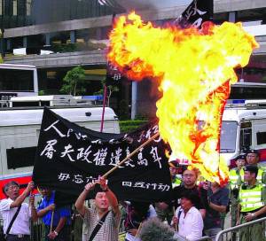 Hong Kong sfida Pechino: «Vogliamo la democrazia»