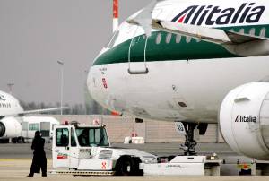 Air One rilancia la sfida per Alitalia 
Bersani: c'è spazio per altre offerte