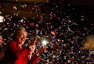 Hillary riapre la corsa: "Fino in fondo"