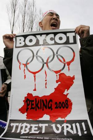 Il Cio zittisce gli atleti: ai Giochi di Pechino niente politica o sarete squalificati